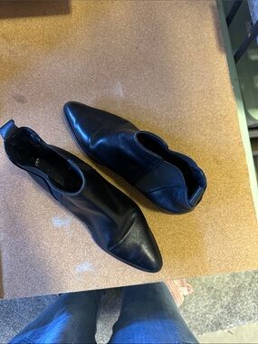Women's Black Pointed Leather Ankle Booties